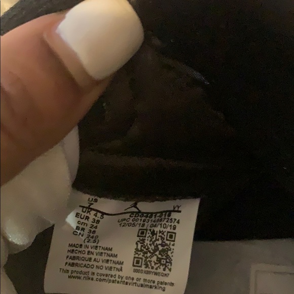 Women’s Air Jordan 1 “Satin” limited edition - Picture 5 of 8